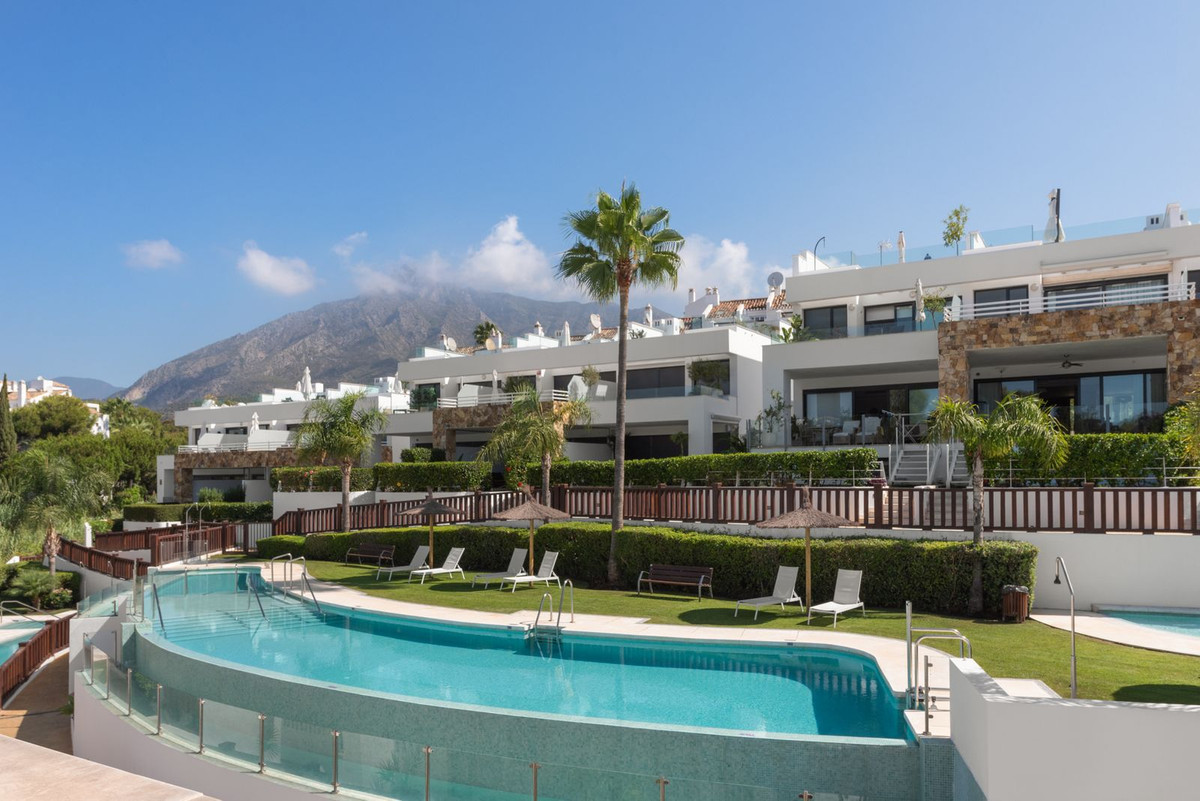 Casa Adosada de 3 Dormitorios y 3 Baños en venta en Milla de Oro, Marbella