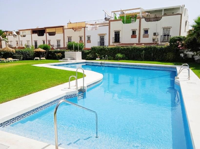 Casa Adosada de 4 Dormitorios en alquiler vacacional en Torremolinos