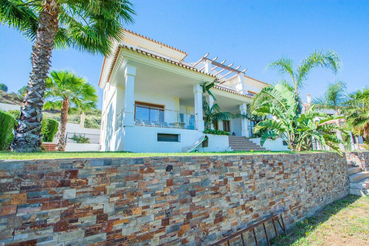 Casa de 5 Dormitorios y 4 Baños en venta en Mijas