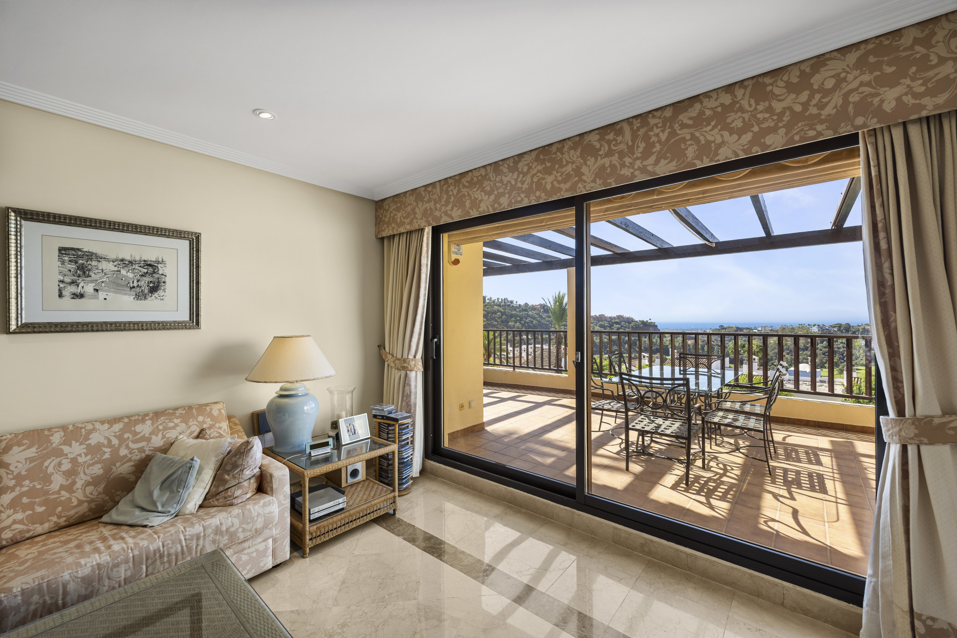 3 Bed, 2 Bath - Penthouse for Sale in Benahavis