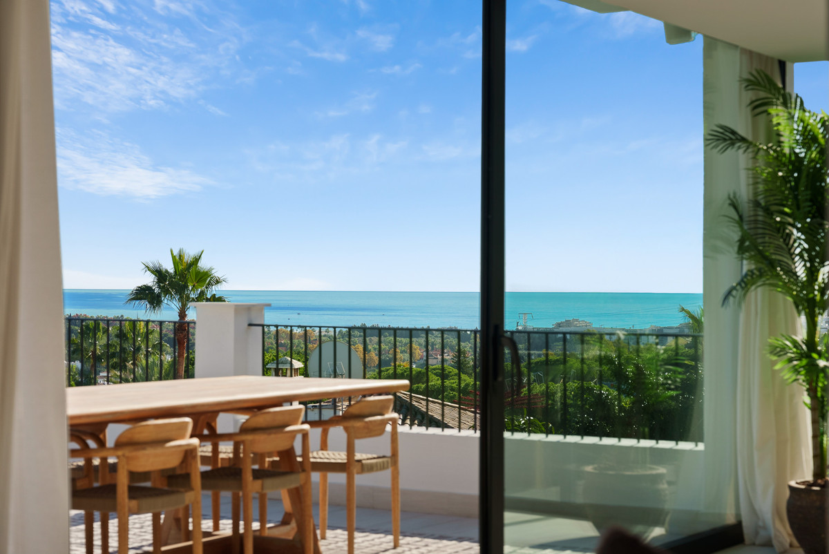Casa de 6 Dormitorios y 8 Baños en venta en Nueva Andalucía, Marbella