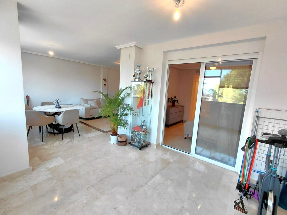 Piso de 2 Dormitorios en venta en Nagüeles, Marbella