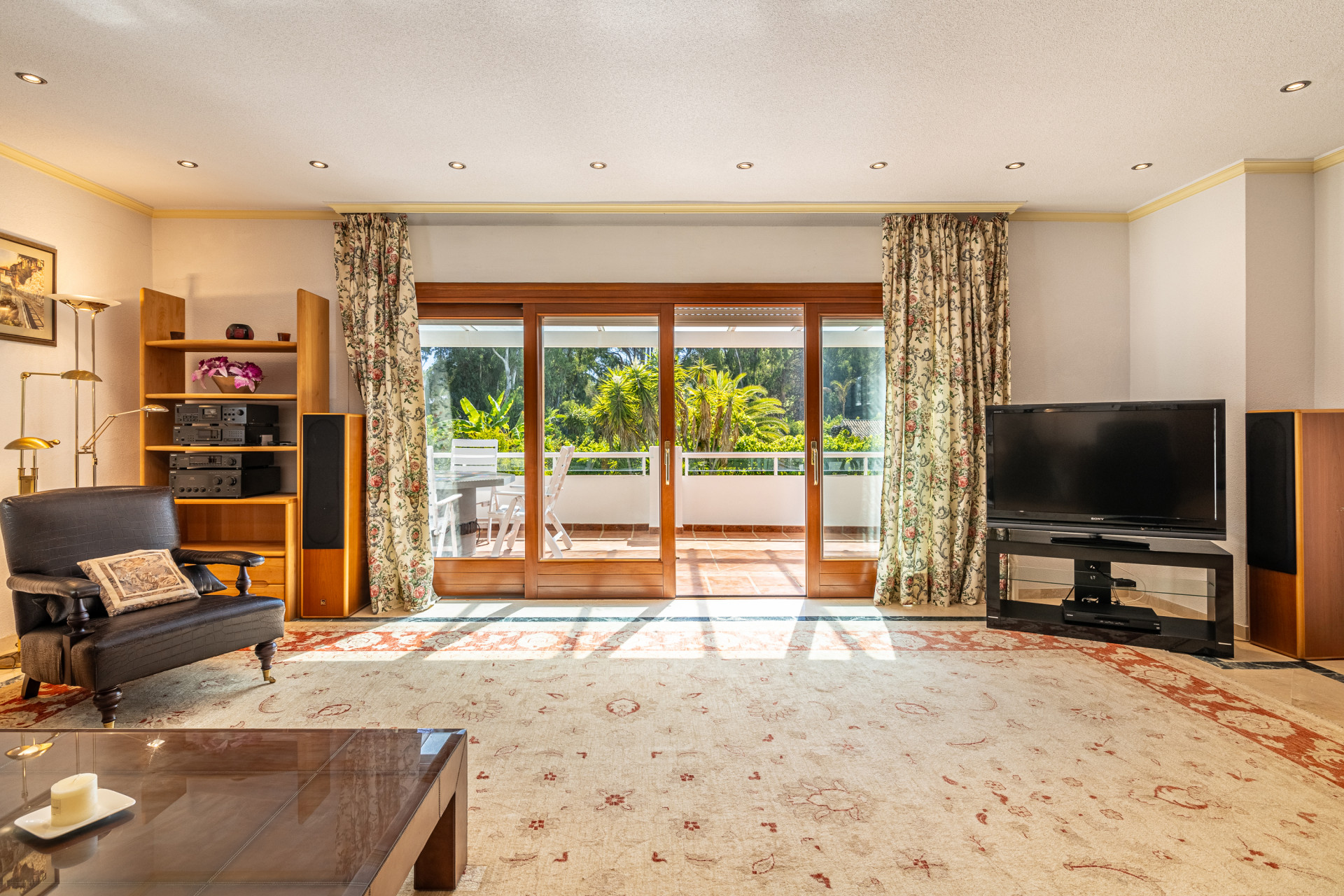 Casa de 5 Dormitorios y 4 Baños en venta en Estepona