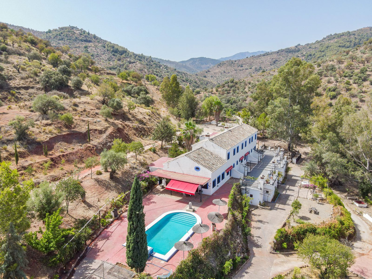 Finca de 11 Dormitorios y 16 Baños en venta en Guaro
