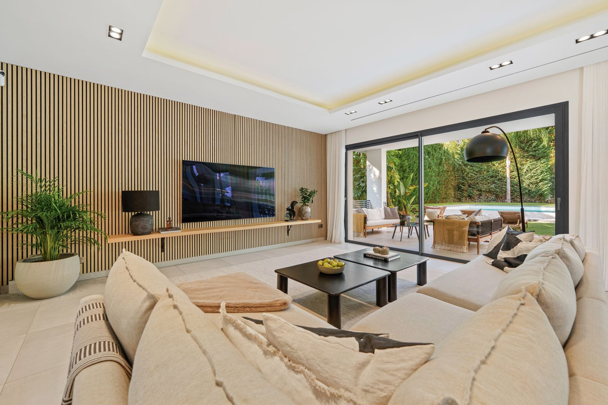 Casa de 5 Dormitorios y 5 Baños en venta en Nueva Andalucía, Marbella