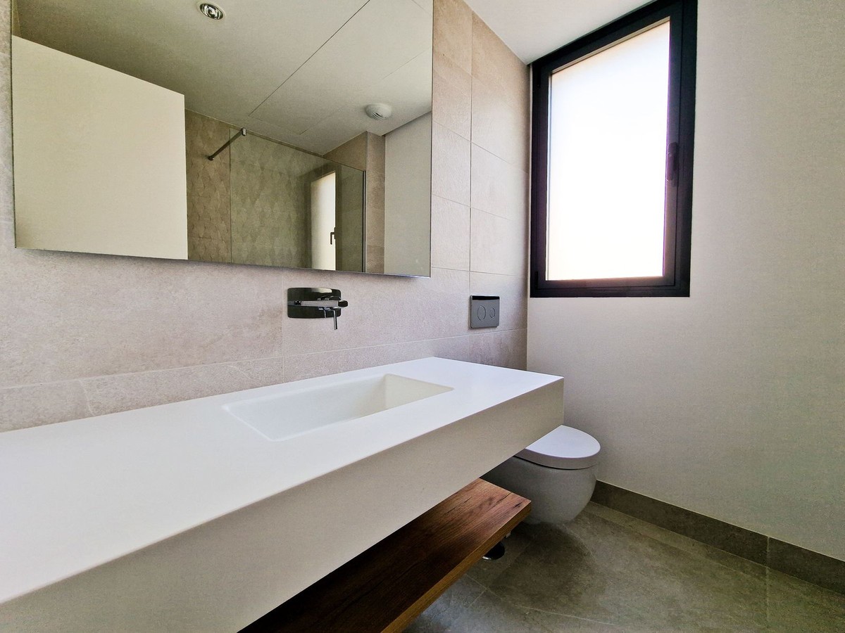 Piso de 2 Dormitorios en venta en Artola, Marbella