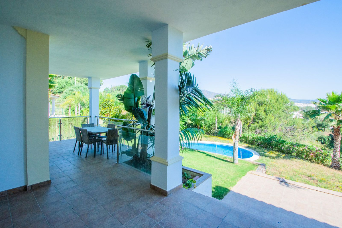 Casa de 5 Dormitorios y 4 Baños en venta en Mijas