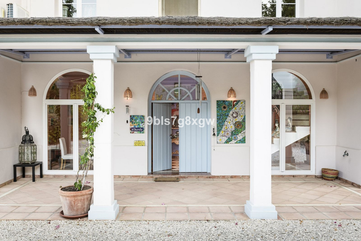 Finca de 9 Dormitorios en venta en Gaucín