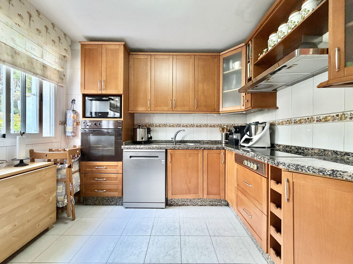 4 Bed, 2 Bath - Apartment for Sale in Marbella Golden Mile