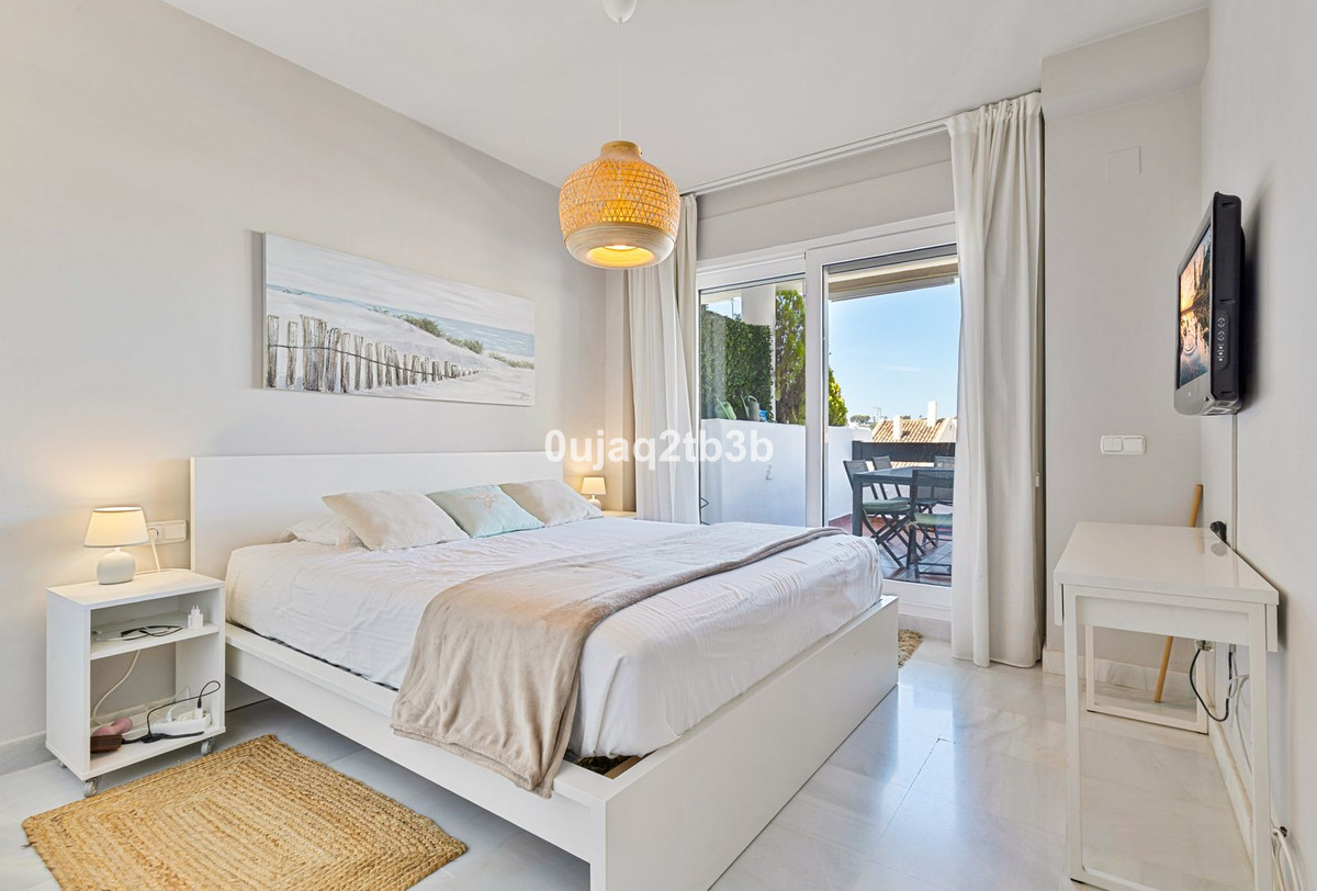 Piso de 2 Dormitorios y 2 Baños en venta en Nueva Andalucía, Marbella