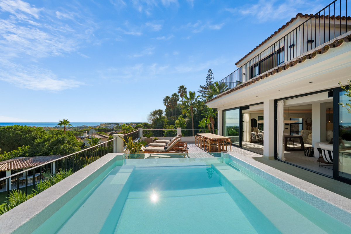 Casa de 6 Dormitorios y 8 Baños en venta en Nueva Andalucía, Marbella