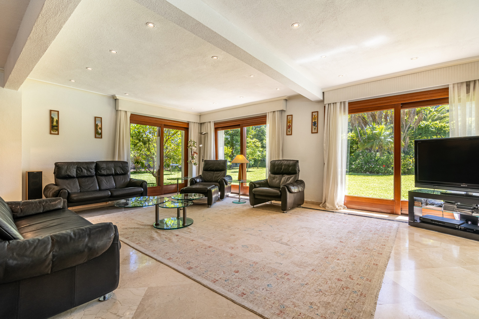 Casa de 5 Dormitorios y 4 Baños en venta en Estepona