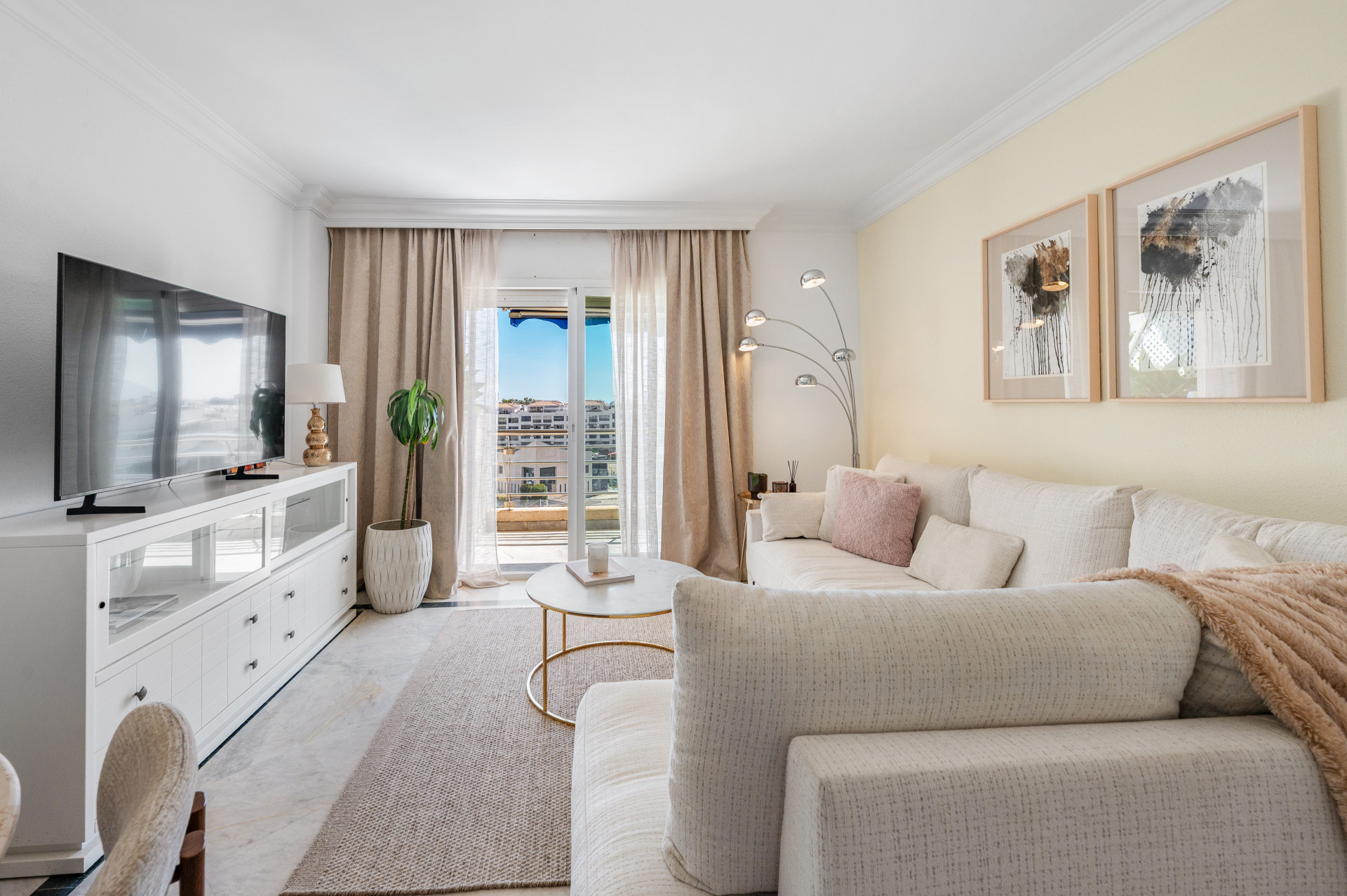 Piso de 2 Dormitorios y 2 Baños en venta en Puerto Banús, Marbella