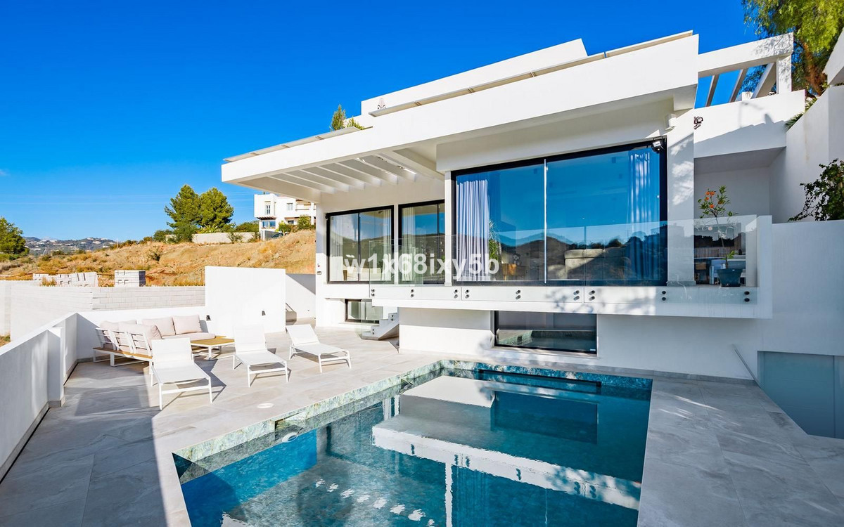 5 Bed - Villa for Sale in Benahavis