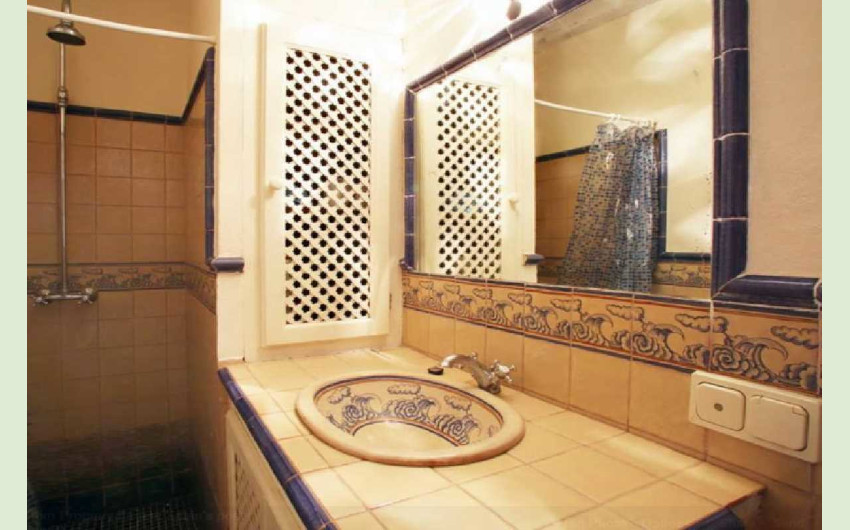 Casa Adosada de 5 Dormitorios en venta en Jimena de la Frontera
