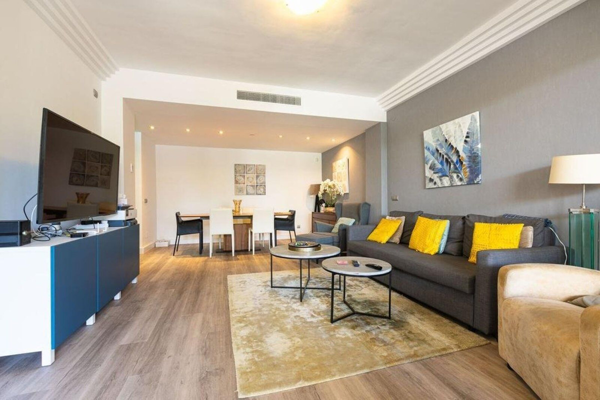 Piso de 2 Dormitorios en venta en Nueva Andalucía, Marbella