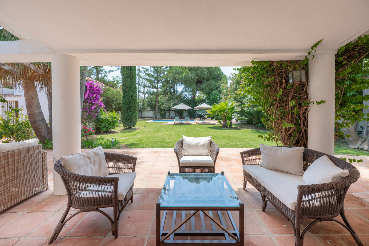 Casa de 5 Dormitorios y 5 Baños en venta en San Pedro de Alcántara