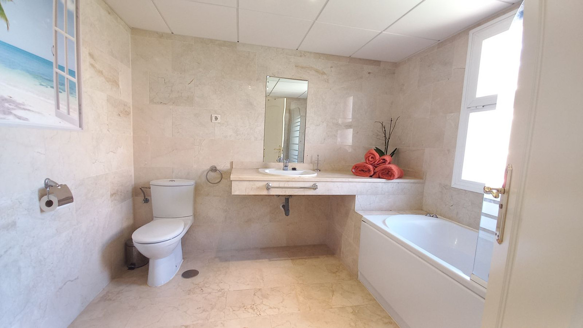 Ático de 2 Dormitorios y 2 Baños en venta en La Cala de Mijas