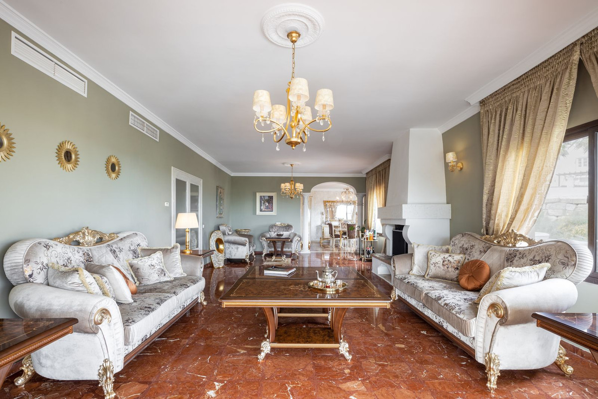 Casa de 6 Dormitorios y 6 Baños en alquiler en El Paraíso