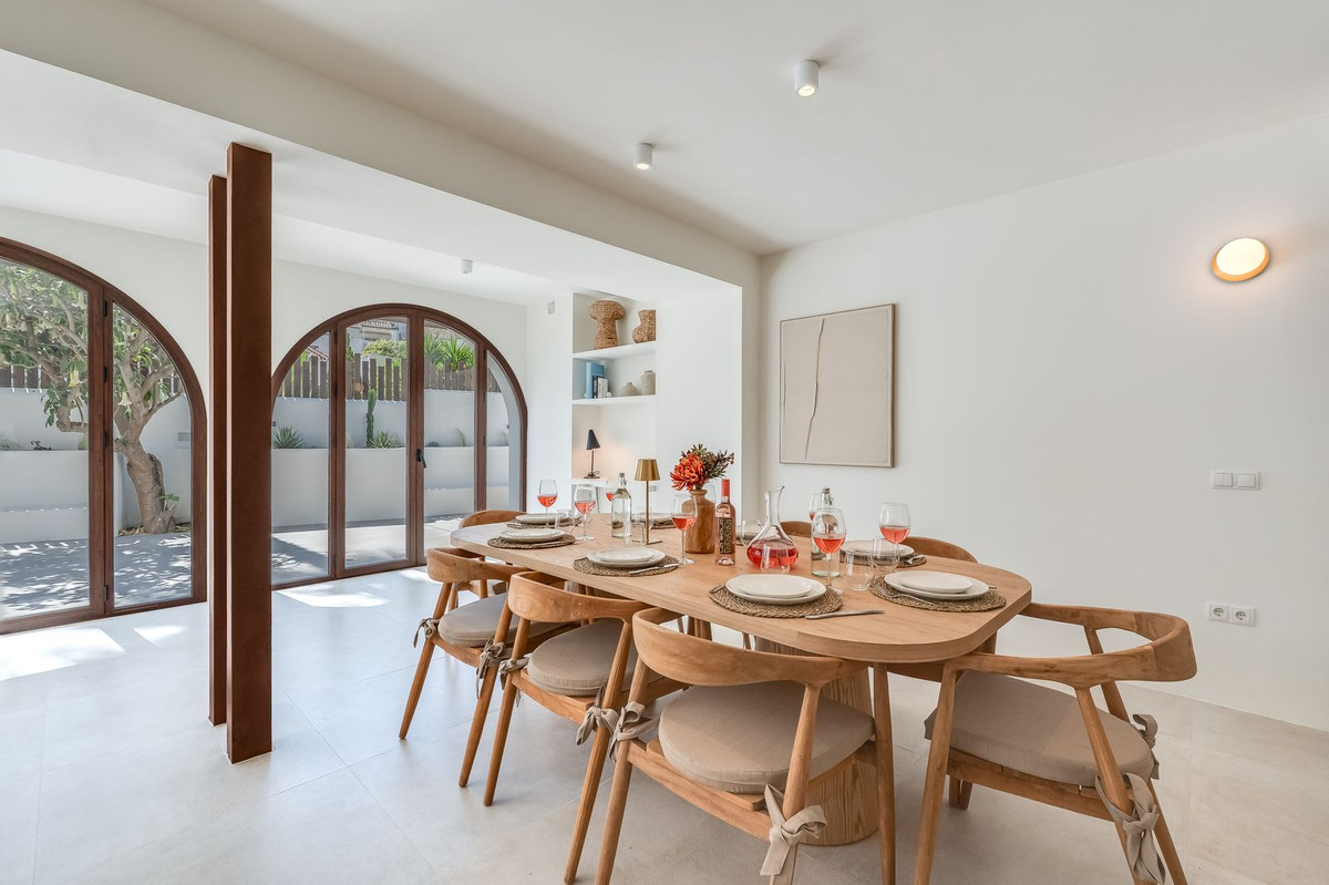 Casa de 4 Dormitorios en alquiler vacacional en Nueva Andalucía, Marbella