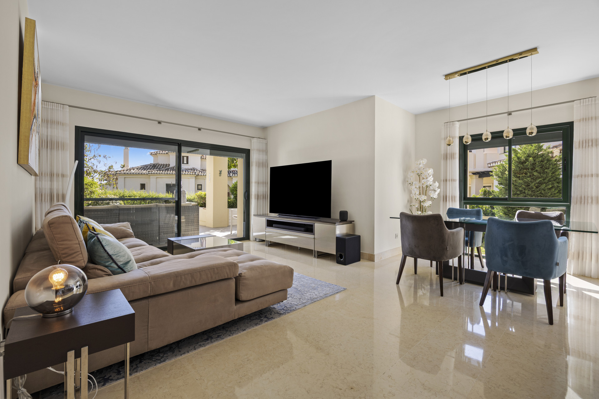 Piso de 2 Dormitorios y 2 Baños en venta en Benahavís