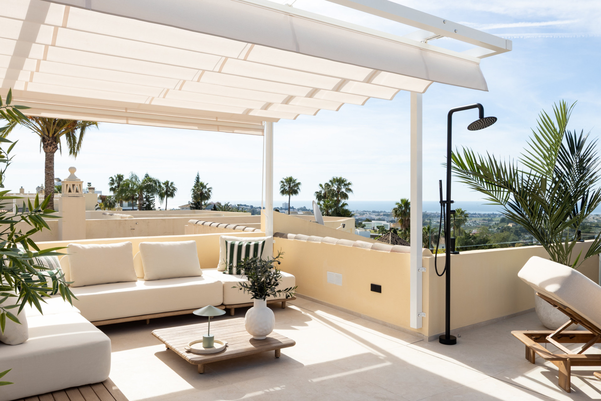 Casa Adosada de 4 Dormitorios y 3 Baños en venta en La Quinta, Benahavís