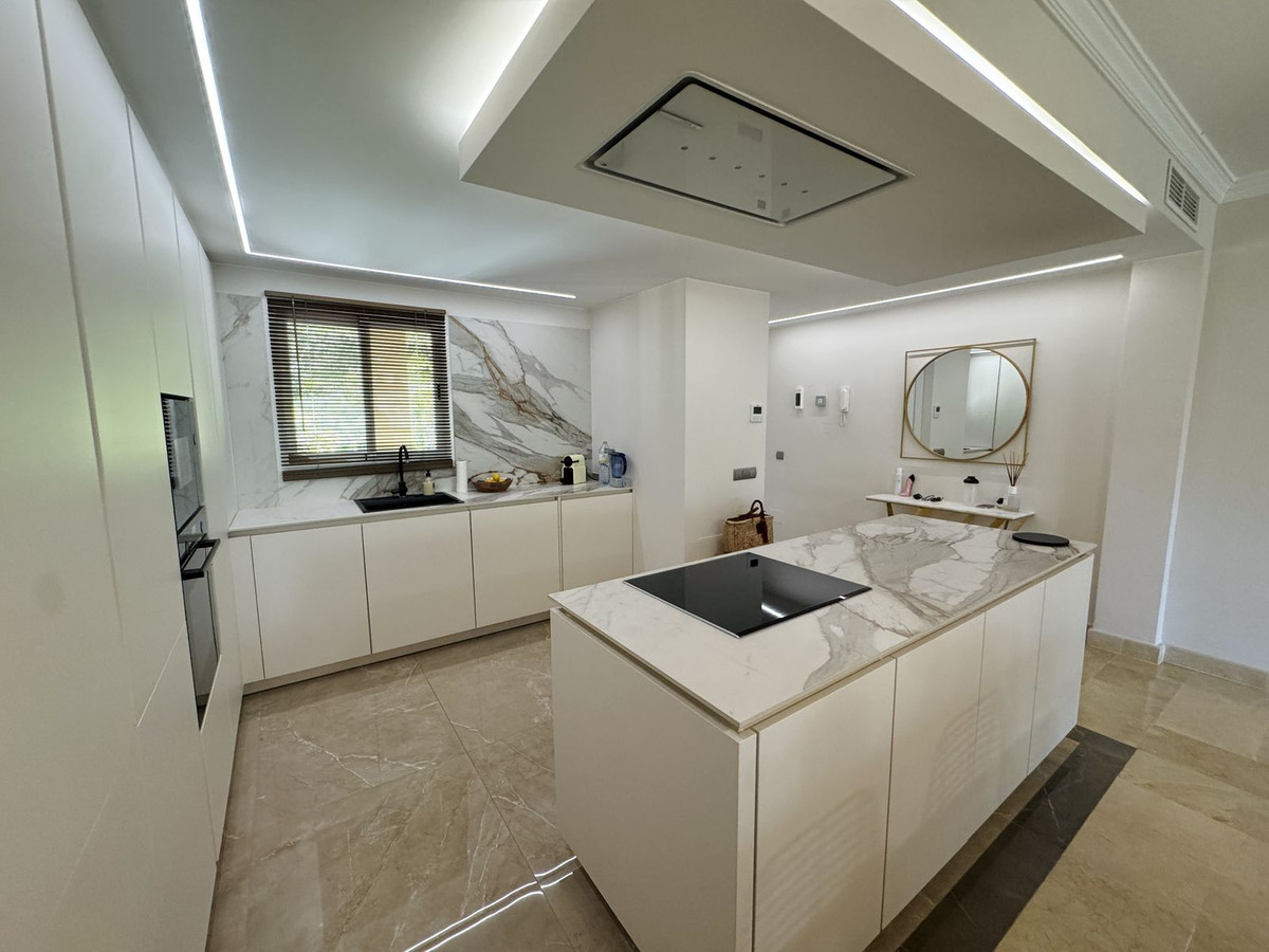 Piso de 2 Dormitorios en venta en Estepona