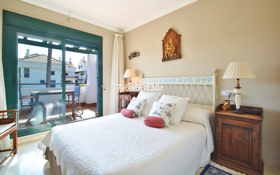 Casa Adosada de 5 Dormitorios y 5 Baños en alquiler vacacional en San Pedro de Alcántara