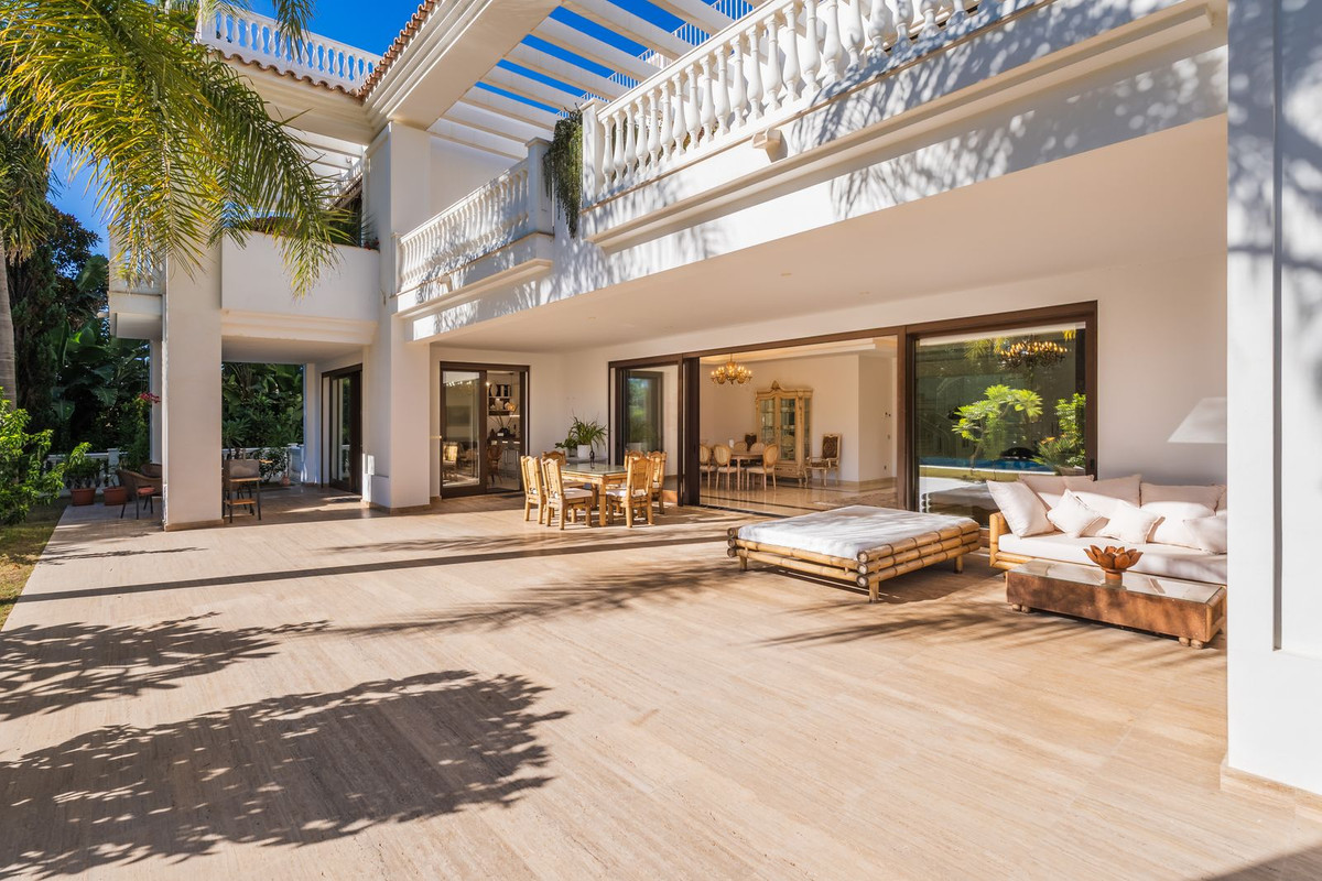 Casa de 7 Dormitorios y 8 Baños en venta en Guadalmina Baja, San Pedro de Alcántara