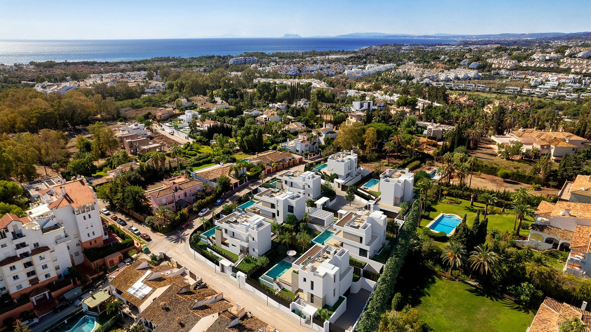 Casa de 3 Dormitorios y 3 Baños en venta en Nueva Milla de Oro, Estepona
