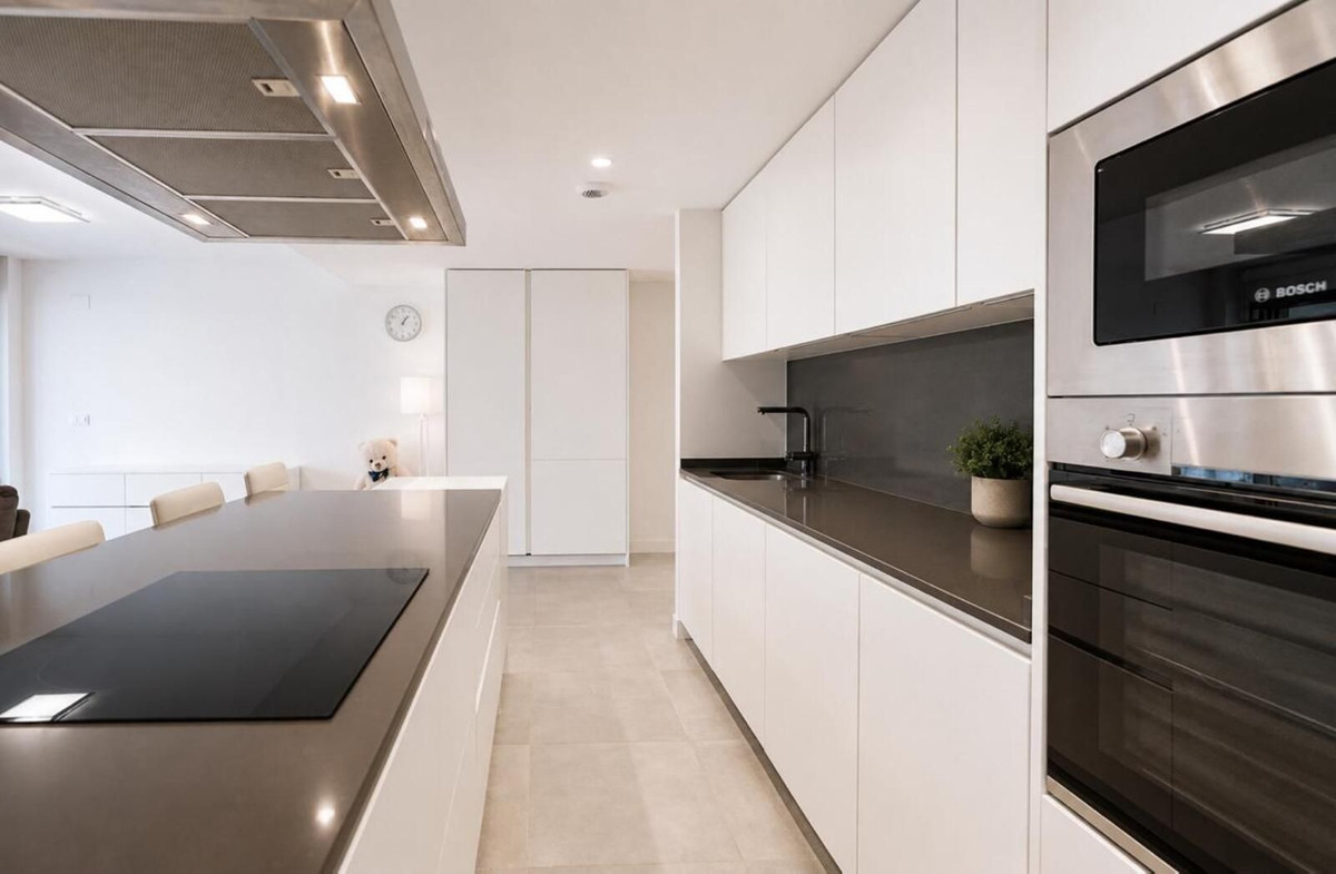Piso de 3 Dormitorios en venta en Nueva Milla de Oro, Estepona