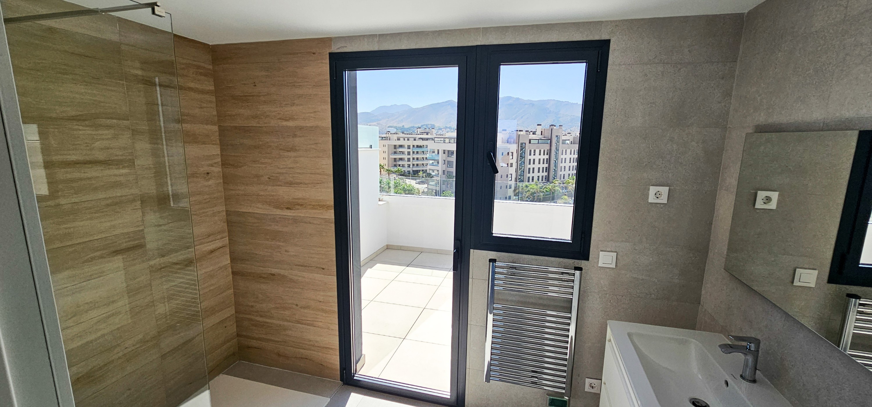 Ático de 3 Dormitorios y 2 Baños en venta en Torremolinos