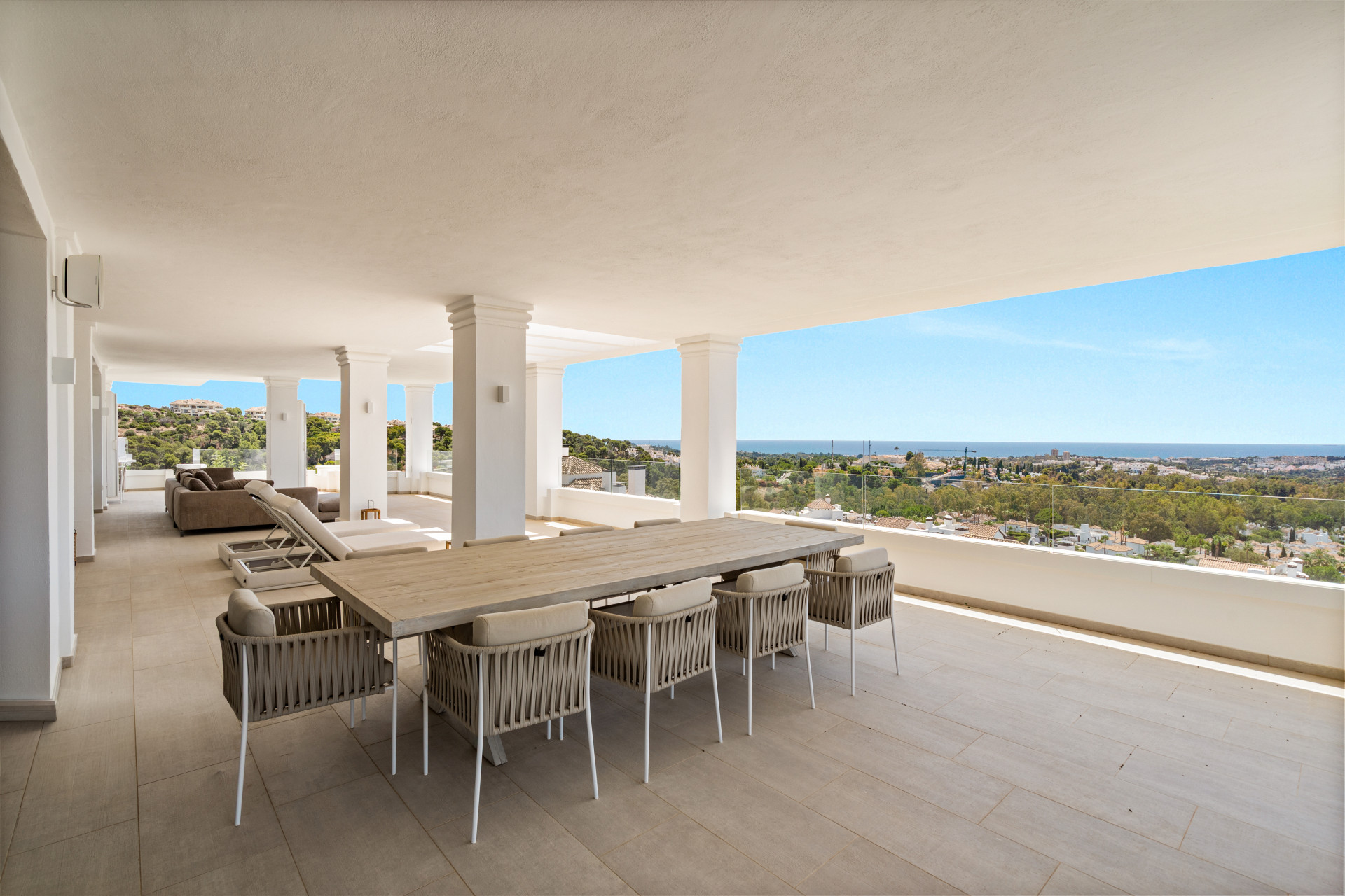 Piso de 5 Dormitorios en venta en Nueva Andalucía, Marbella