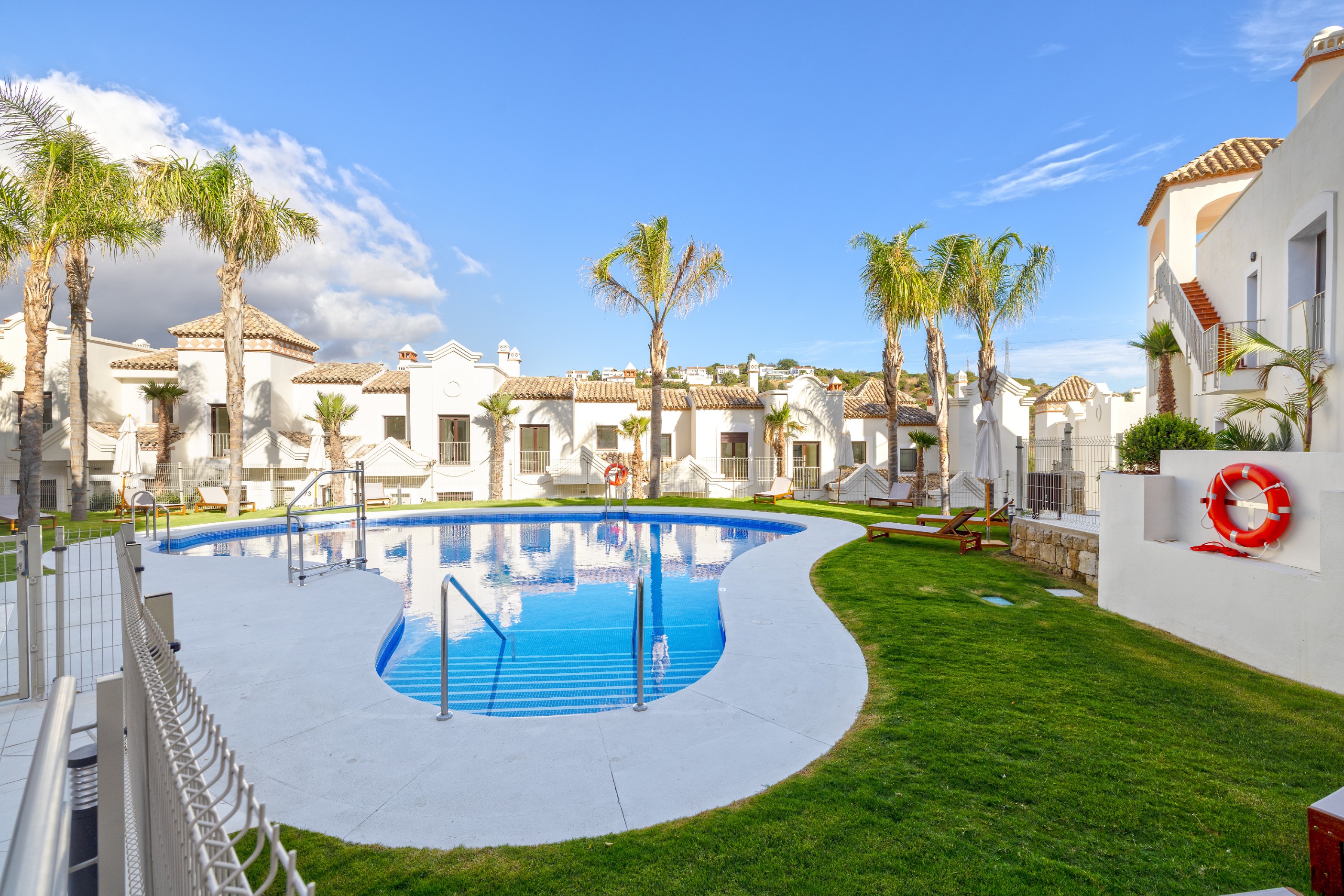 Casa Adosada de 3 Dormitorios en venta en Estepona