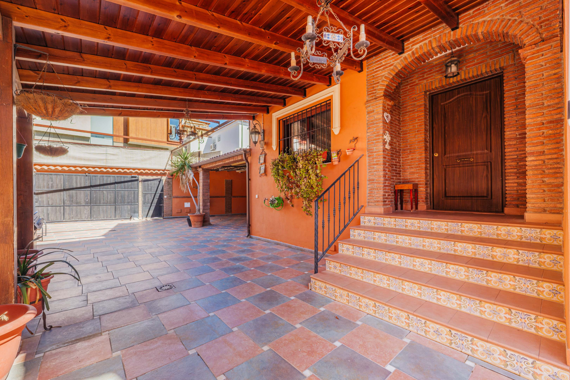 Casa de 6 Dormitorios en venta en Puerto de la Torre, Málaga