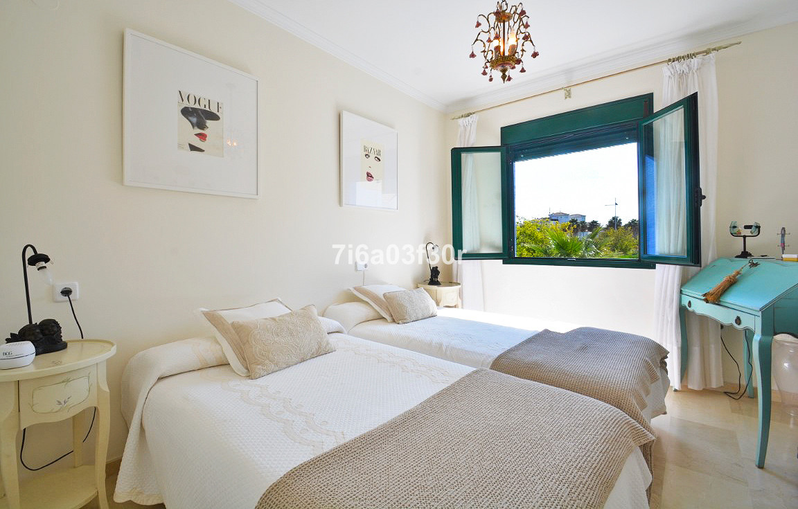 Casa Adosada de 5 Dormitorios y 5 Baños en alquiler vacacional en San Pedro de Alcántara