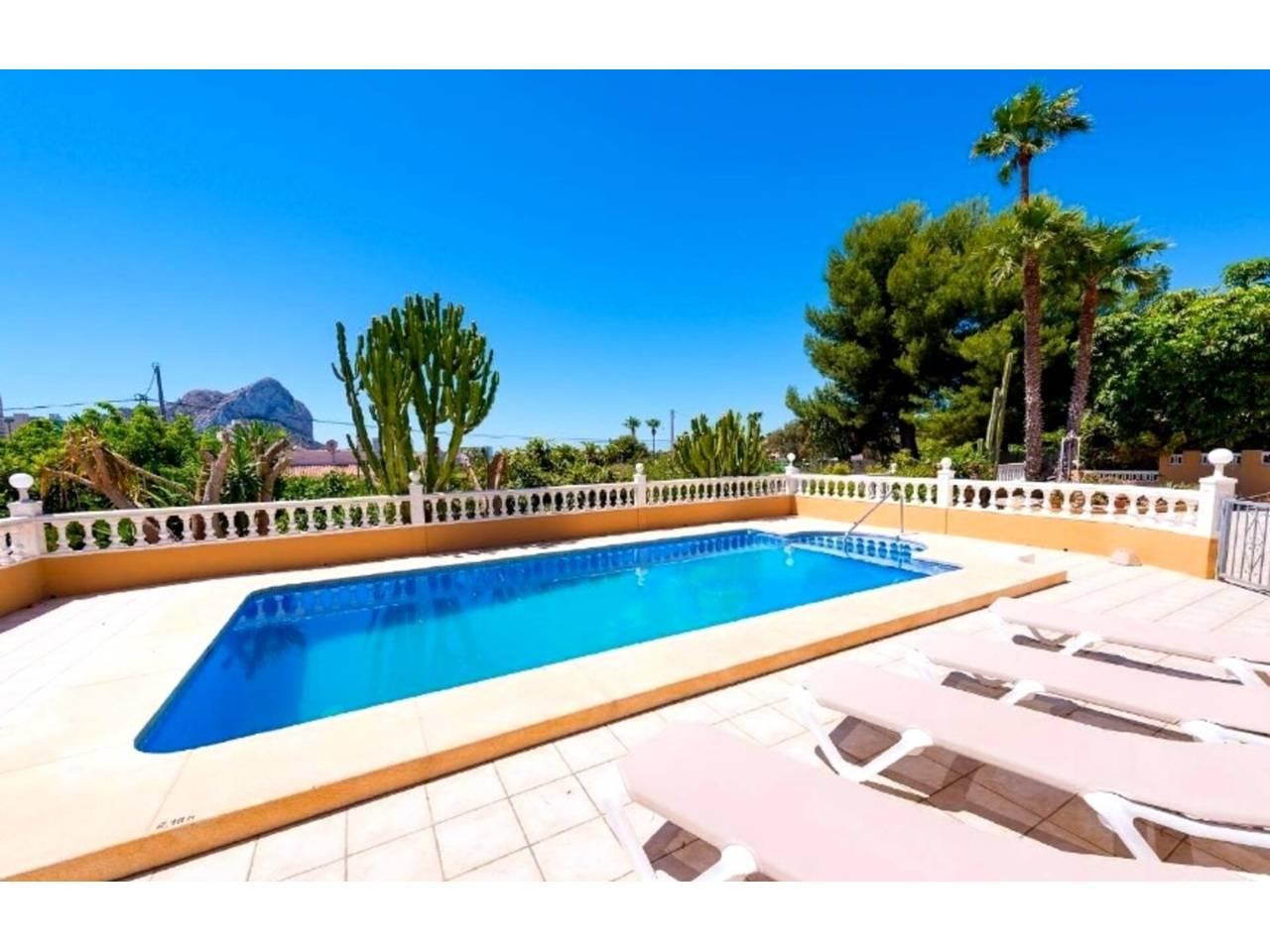 Casa Adosada de 4 Dormitorios y 2 Baños en alquiler vacacional en Calp