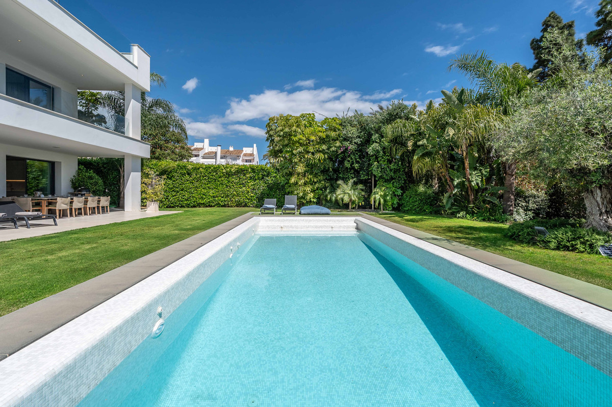 Casa de 5 Dormitorios y 5 Baños en alquiler vacacional en Nueva Andalucía, Marbella
