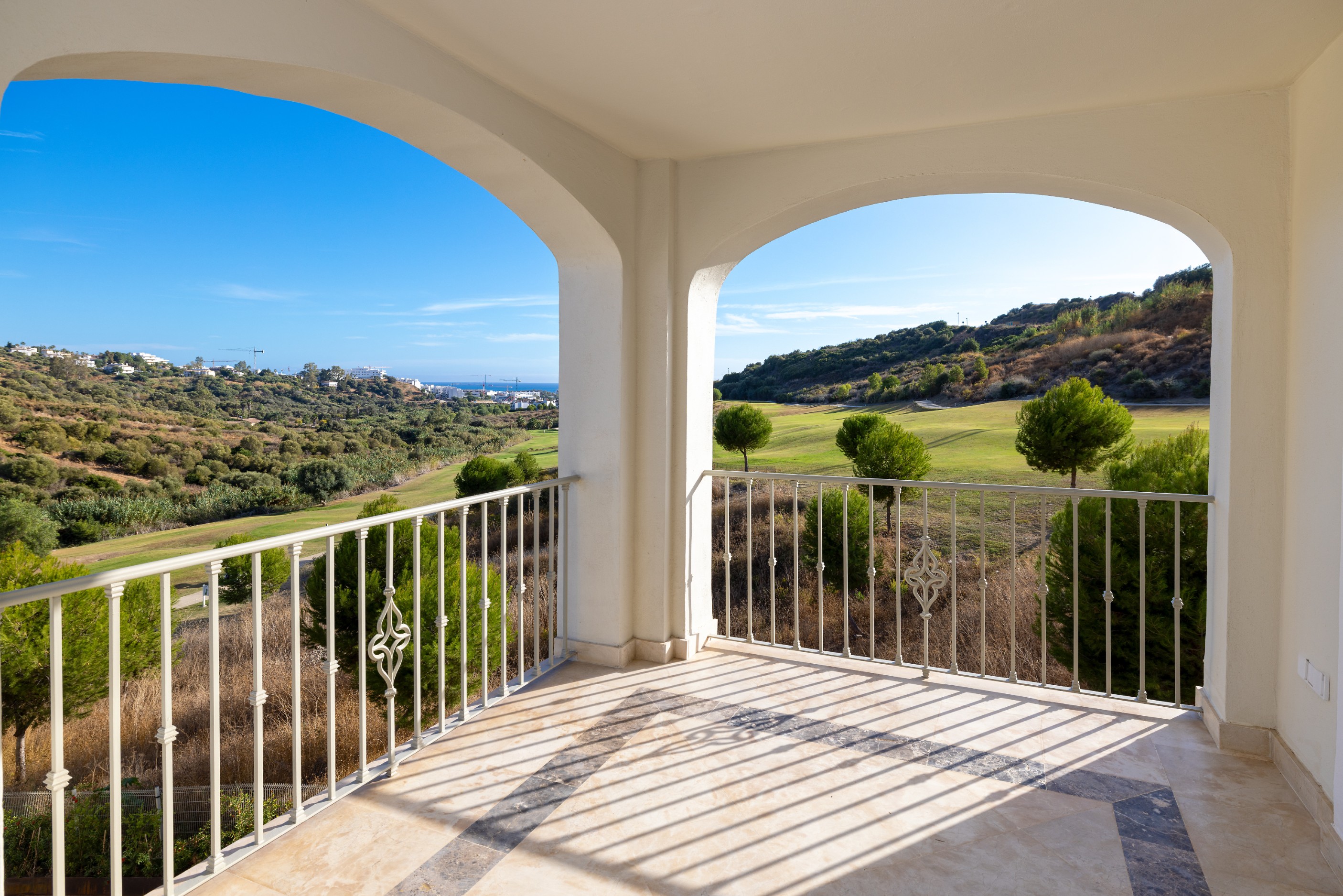 Casa Adosada de 3 Dormitorios en venta en Estepona