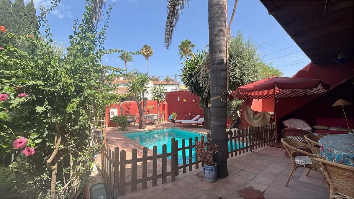 Casa de 4 Dormitorios y 2 Baños en alquiler vacacional en El Rosario, Marbella