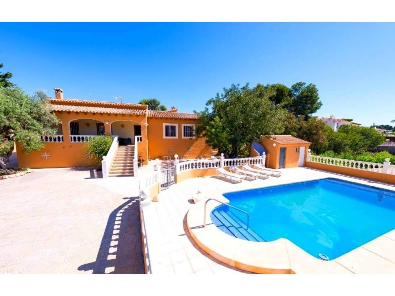 Casa Adosada de 4 Dormitorios y 2 Baños en alquiler vacacional en Calp