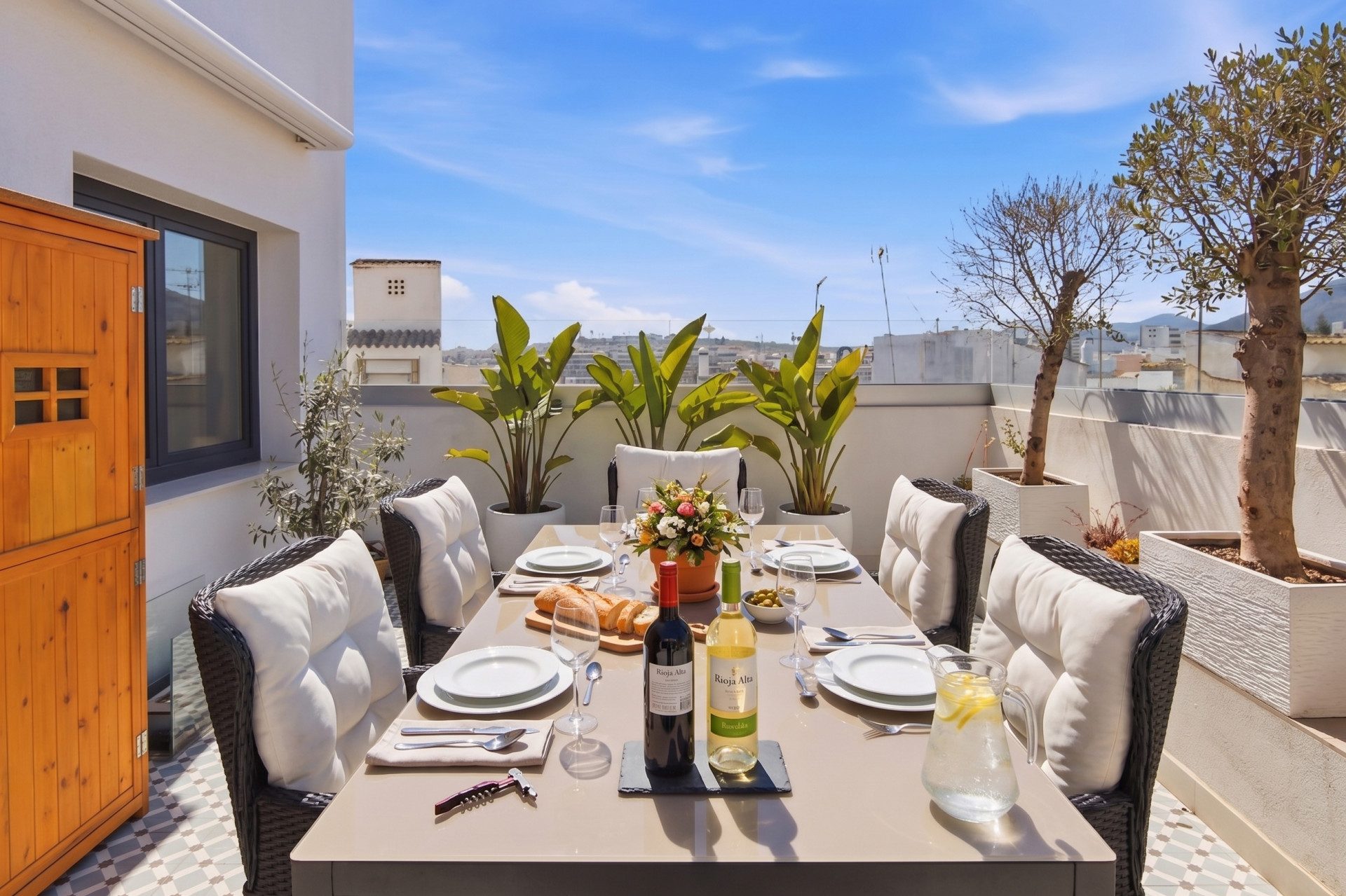 Casa Adosada de 4 Dormitorios y 4 Baños en venta en La Alqueria, Estepona