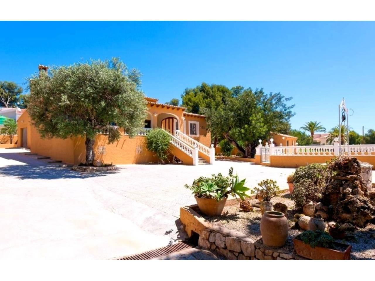 Casa Adosada de 4 Dormitorios y 2 Baños en alquiler vacacional en Calp