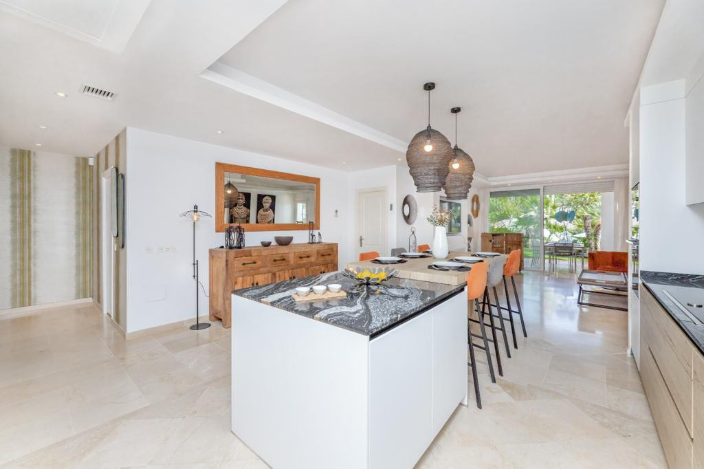 Piso de 3 Dormitorios y 3 Baños en alquiler en Cortijo Blanco, San Pedro de Alcántara