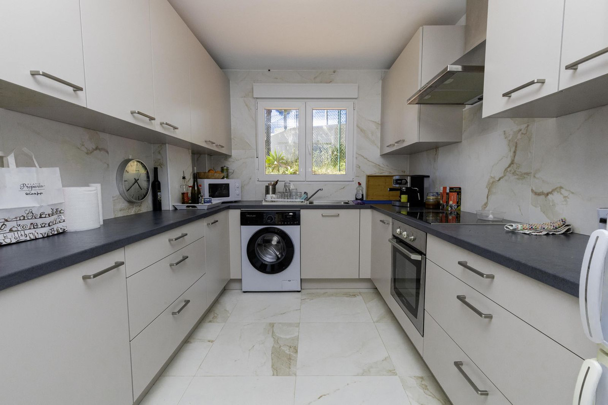 Casa Adosada de 3 Dormitorios en venta en Cabopino, Marbella