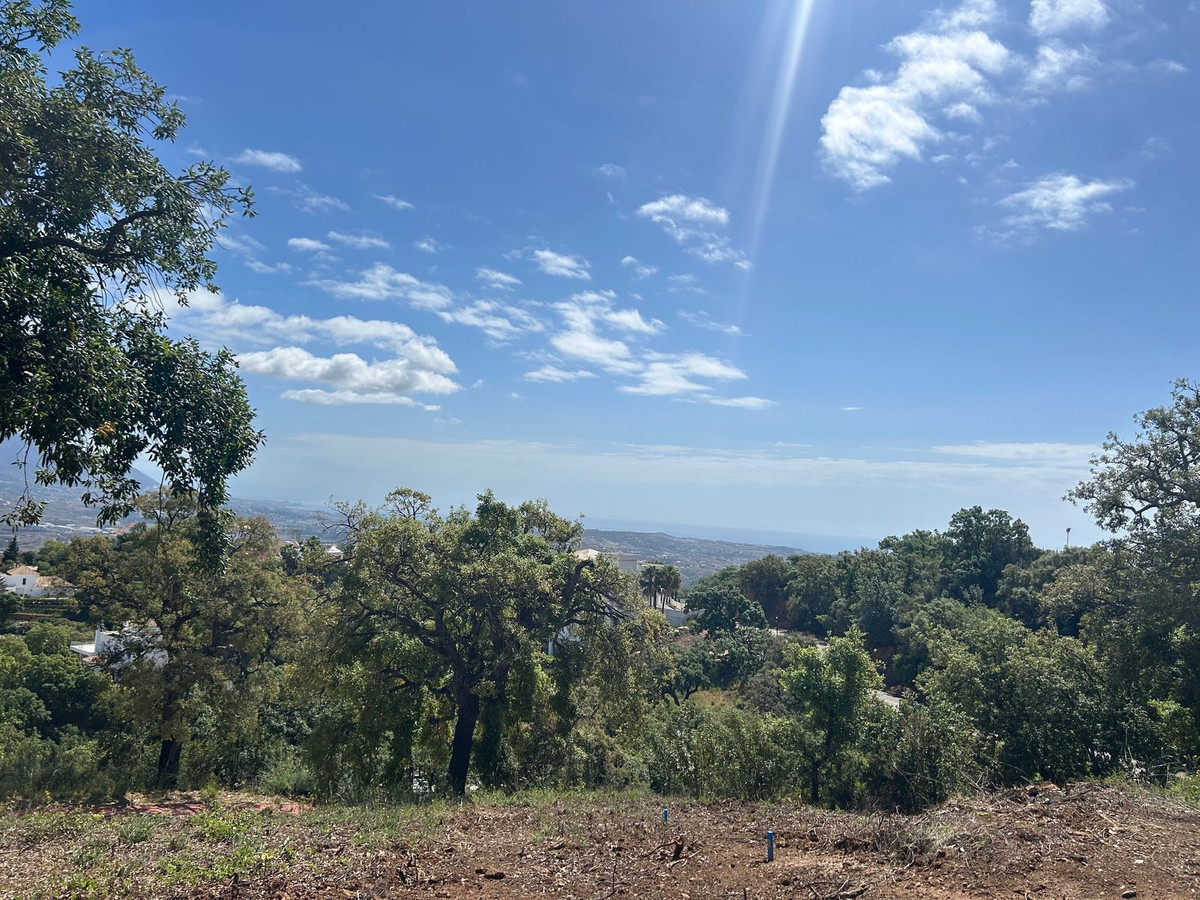 Парцел за продажба в La Mairena, Marbella