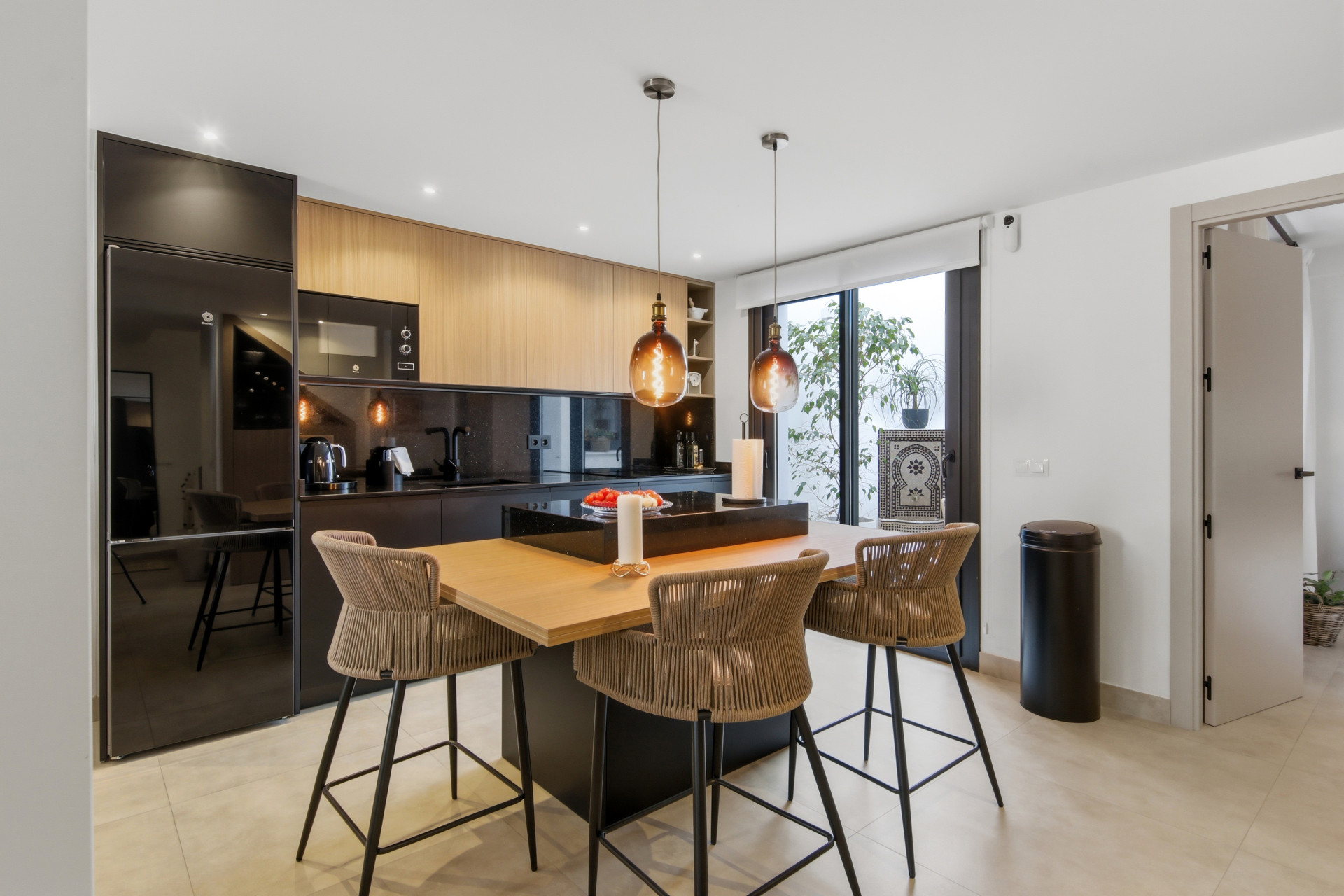 Casa Adosada de 4 Dormitorios y 4 Baños en venta en La Alqueria, Estepona