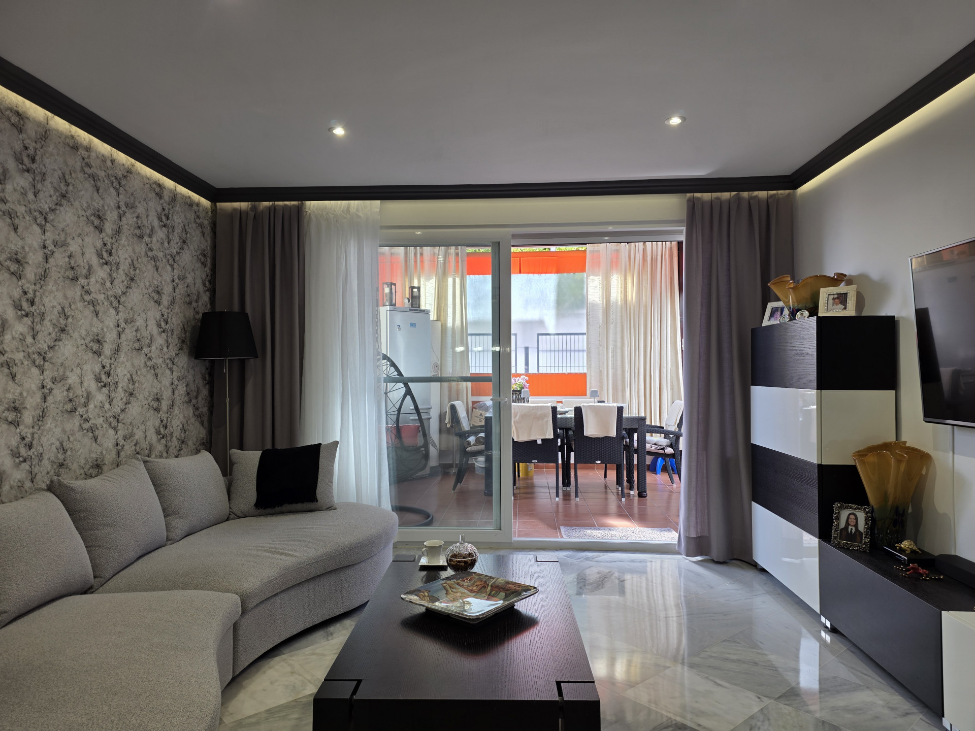 Casa Adosada de 4 Dormitorios en venta en Nagüeles, Marbella