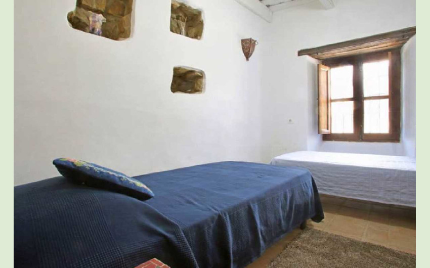 Casa Adosada de 5 Dormitorios en venta en Jimena de la Frontera