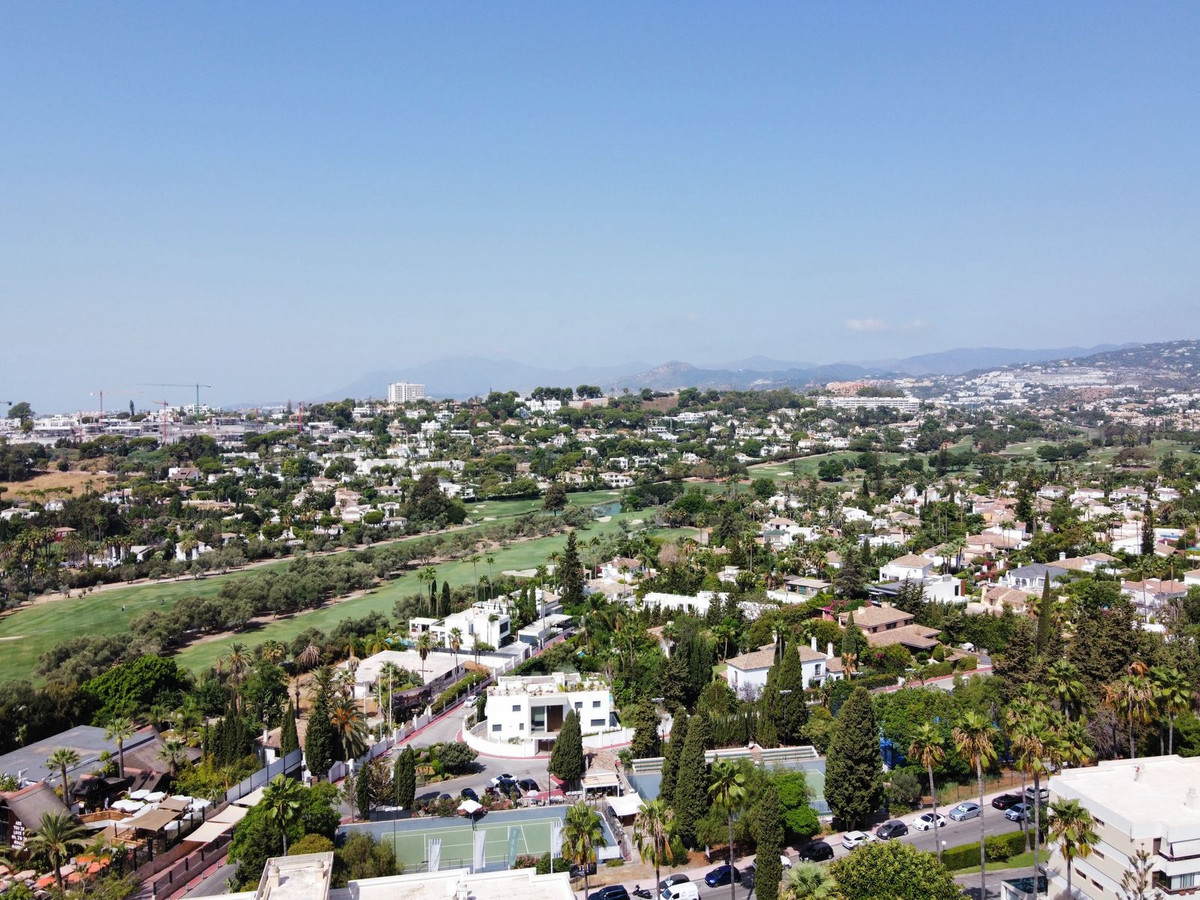 2 Bed - Apartment for Sale in Nueva Andalucia, Marbella